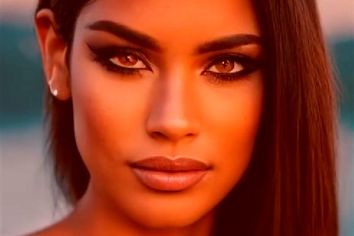 Emily, 34, a brunette amber-eyed latina companion based in Arese. Offering Roleplay, Couples, CIM. Available for incall and outcall, day and evening dates.