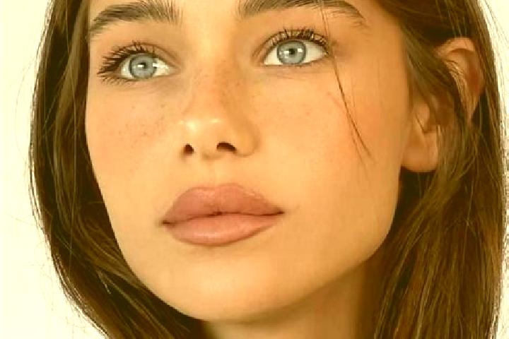 Emily, 34, a brunette brown-eyed slavic companion based in Peredovaya. Offering Erotic Massage, Massage, A-Level, Dinner Date. Available for incall and outca...