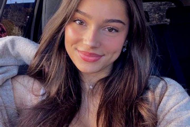 Emily, 34, a brunette green-eyed mixed companion based in Rowlett. Offering OWO, CIM, A-Level, Party Girl, Couples. Available for incall and outcall, day and...