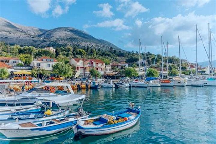 Emily, 34 — Escort in Agia Effimia, Greece