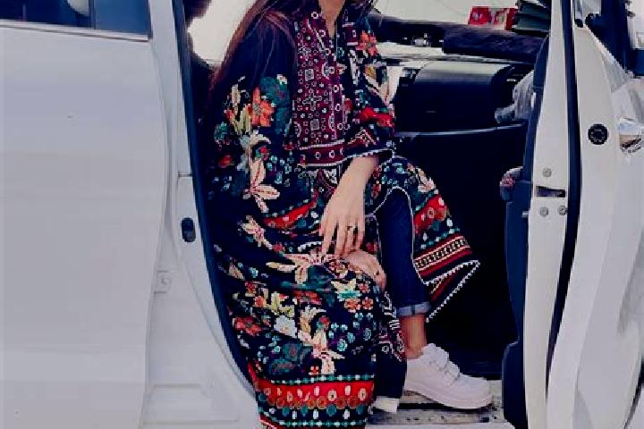Emily, 34 — Escort in Jamshoro, Pakistan