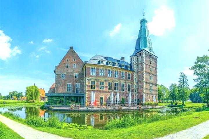 Emily, 34 — Escort in Kierspe, Germany