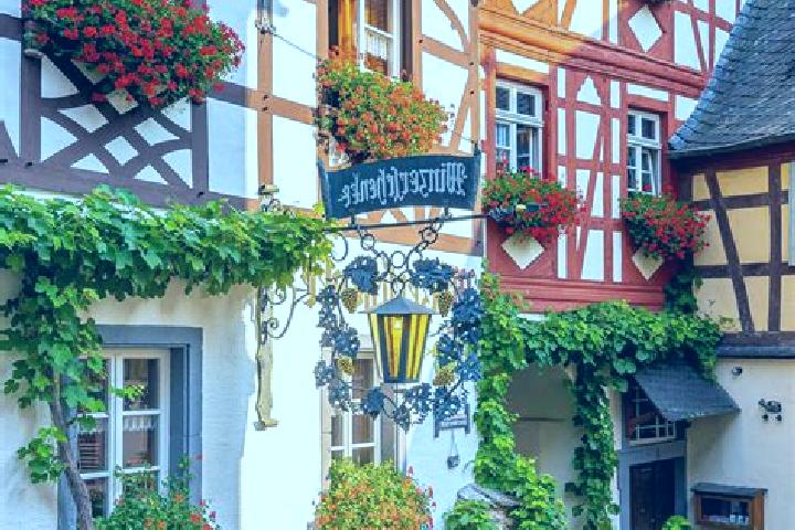 Emily, 34 — Escort in Waldbockelheim, Germany