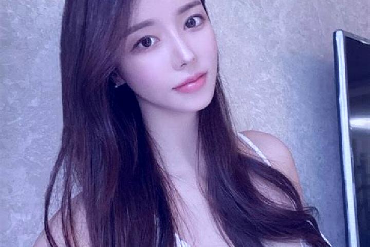 Emily, 34 — Escort in Yanbanpu, China