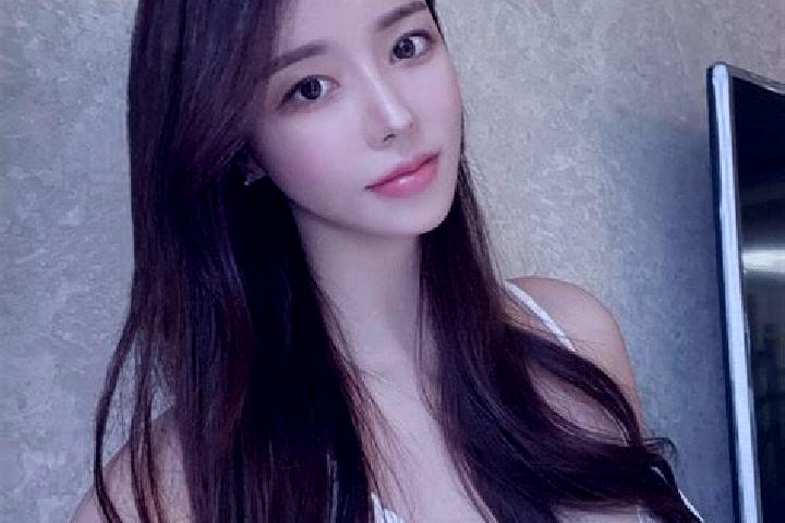 Emily, 34 — Escort in Yanliupu, China