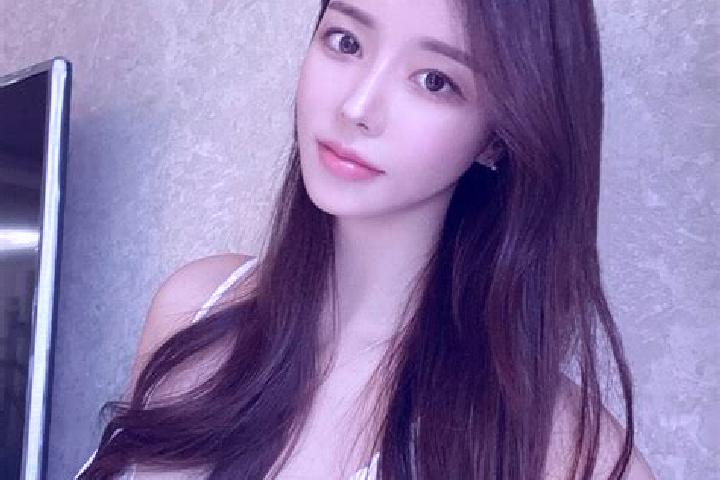 Emily, 34 — Escort in Zhenshang, China