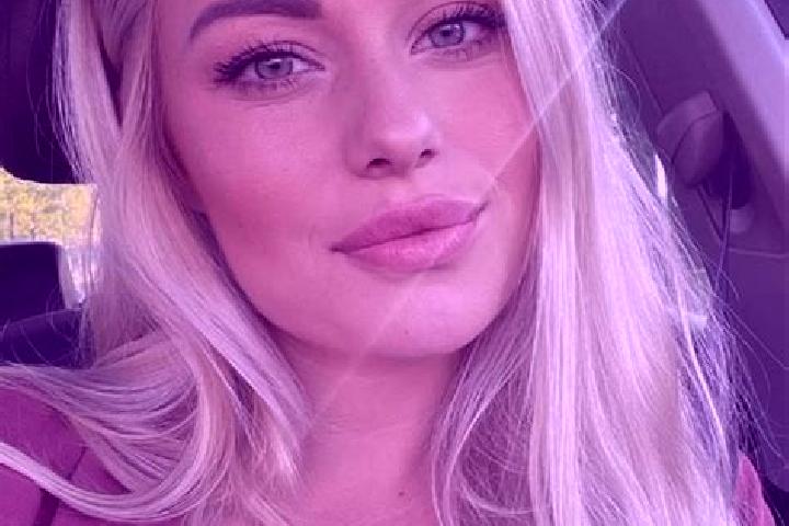 Emily, 35, a blonde hazel-eyed caucasian companion based in La Roche-Bernard. Offering Duos, Domination, Massage. Available for incall and outcall, overnight...