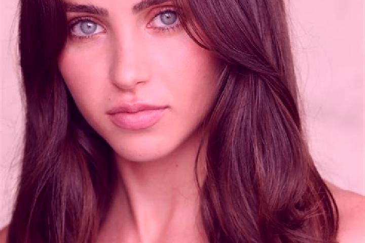 Emily, 35, a brunette grey-eyed indian companion based in Taftanaz. Offering Dinner Date, Travel Companion, 69, Party Girl. Available for incall and outcall,...