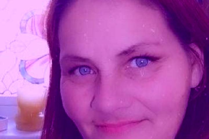 Emily, 35, a red grey-eyed european companion based in Kukmor. Offering BDSM, Domination. Available for incall and outcall, day and evening dates.