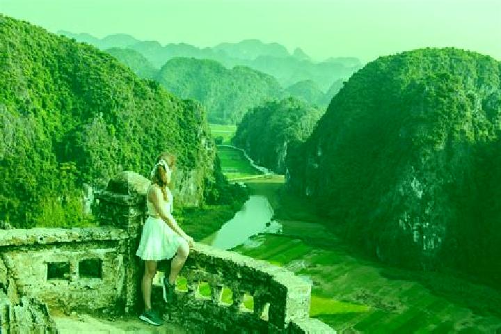 Emily, 35, a red hazel-eyed ebony companion based in Thi Tran Binh Minh. Offering Couples, Overnight, GFE, BDSM. Available for incall and outcall, day and ev...
