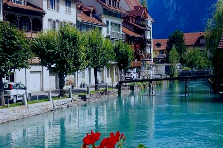 Emily, 35 — Escort in Rochefort, Switzerland