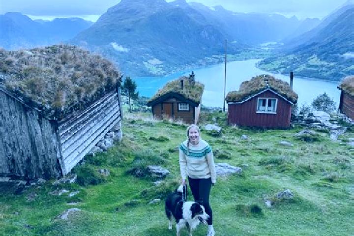 Emily, 35 — Escort in Roverud, Norway