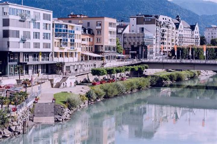 Emily, 36 — Escort in Kleinvassach, Austria