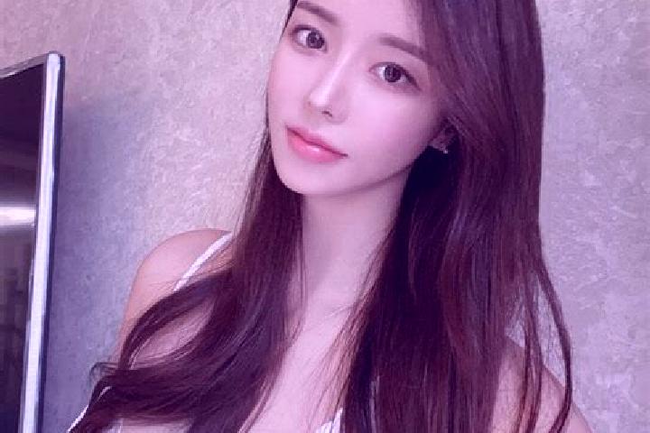 Emily, 36 — Escort in Ronglong, China