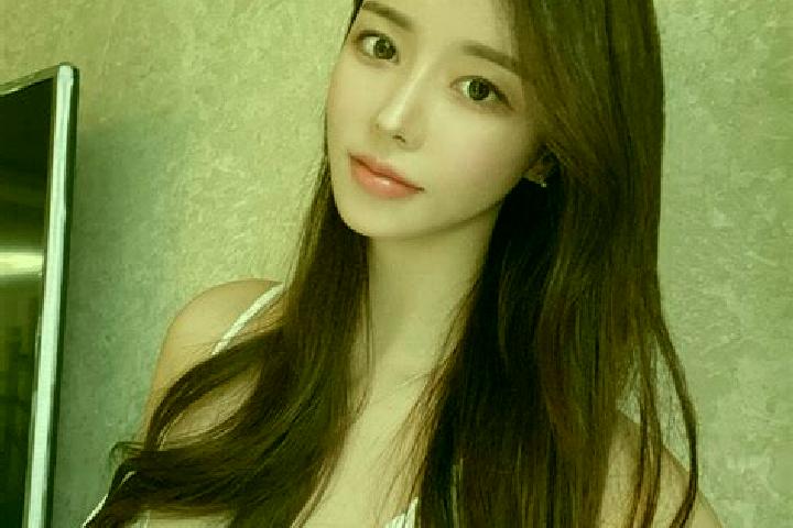 Emily, 36 — Escort in Yisilamu awati, China