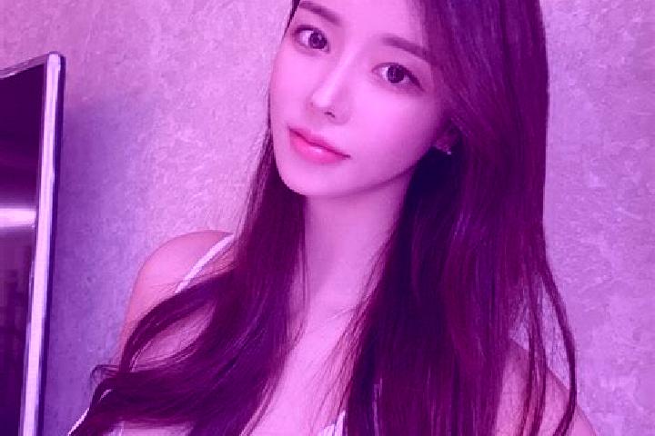 Emily, 36 — Escort in Zhangjiachang, China