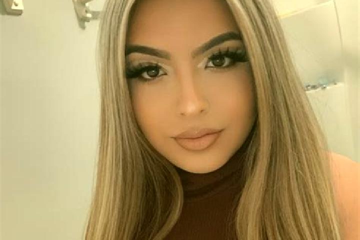 Emily, 37, a blonde amber-eyed latina companion based in Senta. Offering GFE, Erotic Massage, Roleplay, Couples. Available for incall and outcall, day and ev...