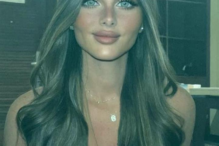 Emily, 37, a brunette dark-eyed latina companion based in Vega Alta. Offering Striptease, Party Girl, Girlfriend Experience, Erotic Massage, Deep French Kiss...