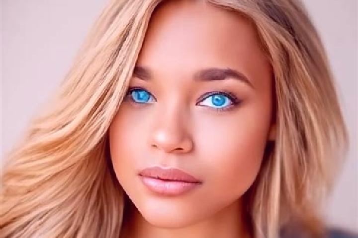Emily, 37, a red blue-eyed latina companion based in Sebayeng. Offering Striptease, CIM, GFE, Erotic Massage. Available for incall and outcall, overnight boo...