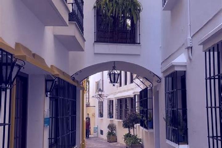 Emily, 37 — Escort in Falces, Spain