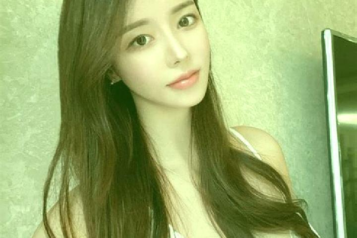 Emily, 37 — Escort in Kaceng, Indonesia