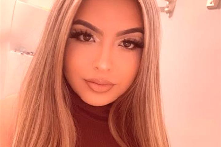 Emily, 38, a blonde brown-eyed latina companion based in Weiden. Offering Erotic Massage, Striptease. Available for incall and outcall, day and evening dates.