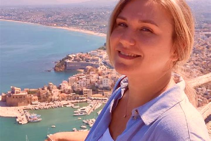 Emily, 38, a chestnut amber-eyed caucasian companion based in Castiglione di Sicilia. Offering Travel Companion, Girlfriend Experience, Couples, BDSM. Availa...