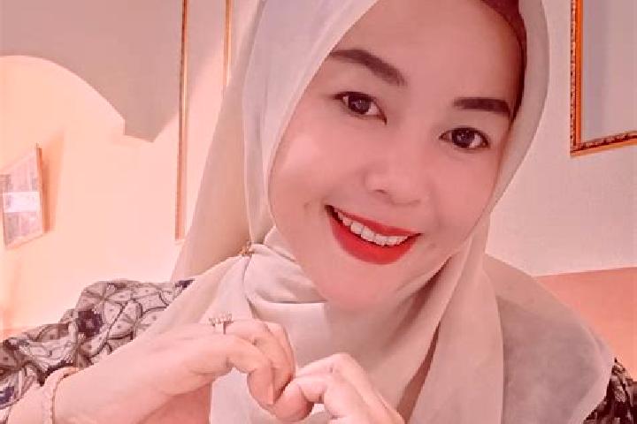 Emily, 39 — Escort in Kedawung, Indonesia