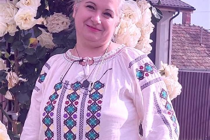 Emily, 39 — Escort in Pietreni, Romania