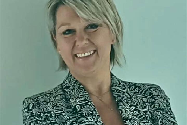 Emily, 39 — Escort in Thueyts, France
