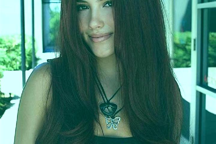 Emma, 20, a auburn dark-eyed european companion based in Tremosnice. Offering Fetish, Duos, Erotic Massage. Available for incall and outcall, day and evening...