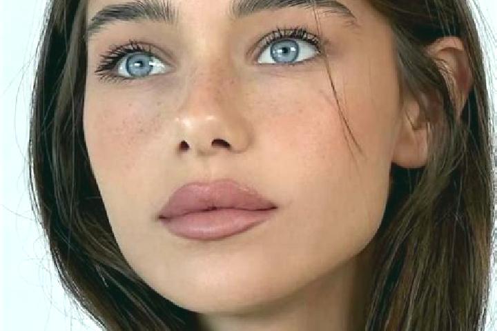 Emma, 20, a brunette amber-eyed caucasian companion based in Villassio. Offering Travel Companion, Overnight, Striptease, GFE. Available for incall and outca...