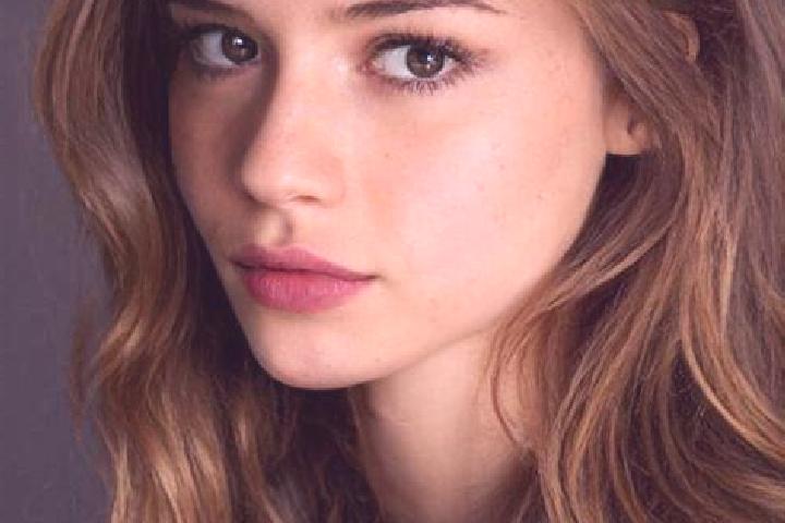 Emma, 20, a chestnut blue-eyed latina companion based in Saluzzo. Offering Prostate Massage, GFE, Deep French Kissing, Couples. Available for incall and outc...