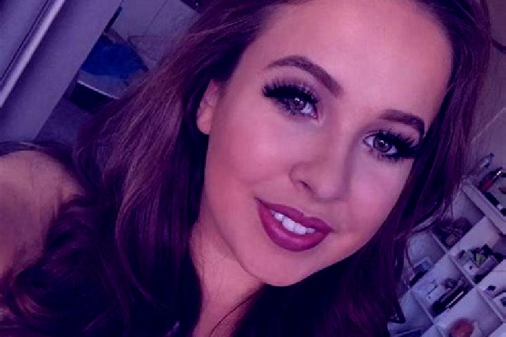 Emma, 20, a chestnut brown-eyed caucasian companion based in Maianco. Offering Massage, Domination, Fetish, Erotic Massage. Available for incall and outcall,...