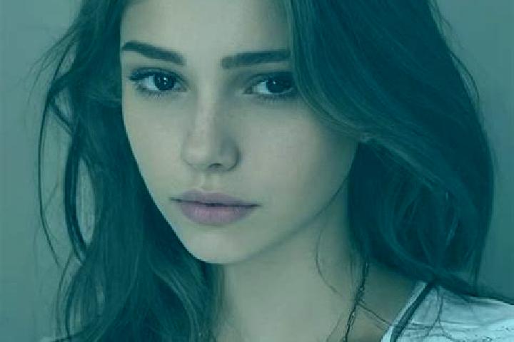 Emma, 20, a chestnut dark-eyed slavic companion based in Meybod. Offering Couples, Domination, BDSM, GFE. Available for incall and outcall, day and evening d...
