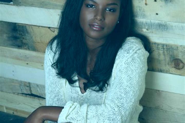Emma, 20, a red dark-eyed ebony companion based in Tsogni. Offering Fetish, Couples, Striptease, Party Girl. Available for incall and outcall, day and evenin...