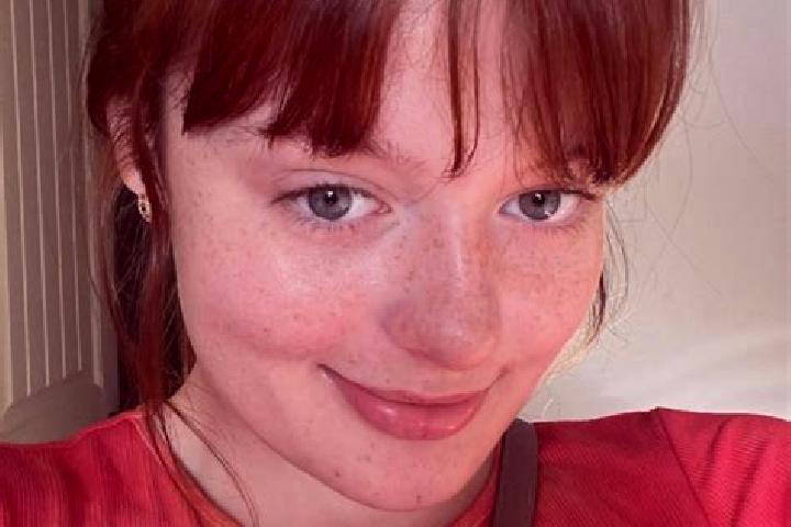 Emma, 20, a red green-eyed caucasian companion based in Fronterita. Offering GFE, Dinner Date, Tantra. Available for incall and outcall, day and evening dates.