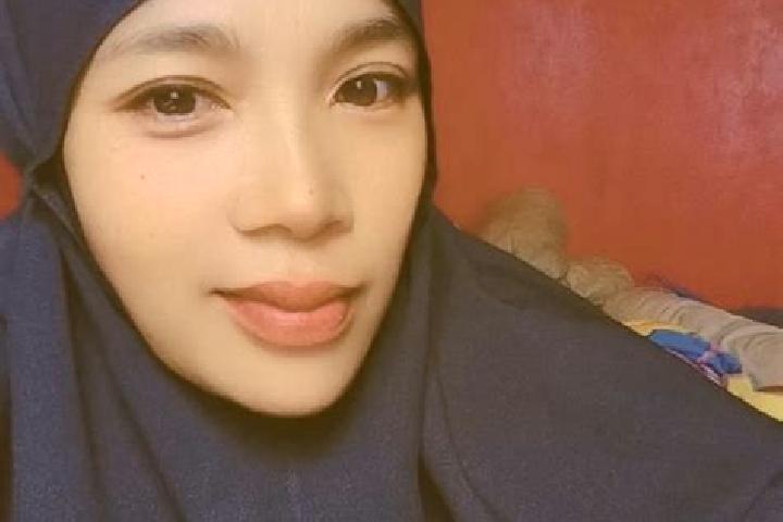 Emma, 20 — Escort in Baratan, Indonesia