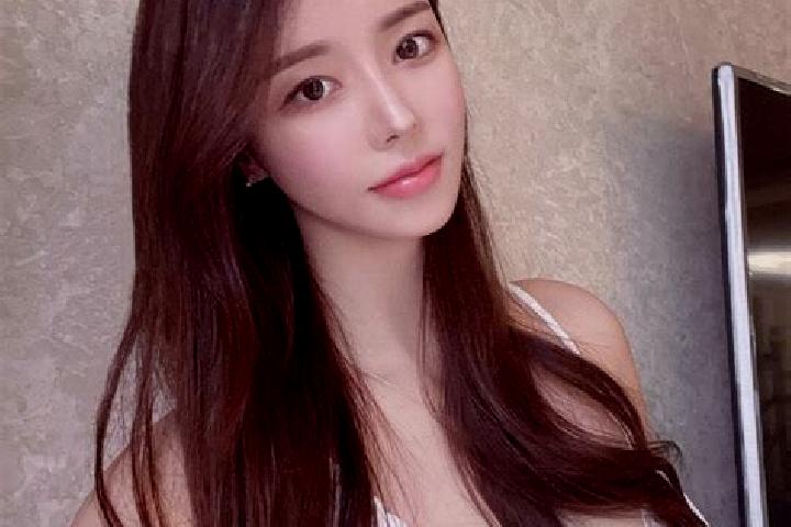 Emma, 20 — Escort in Dahuangshan, China
