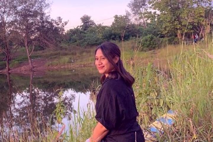 Emma, 20 — Escort in Oemanu, Indonesia