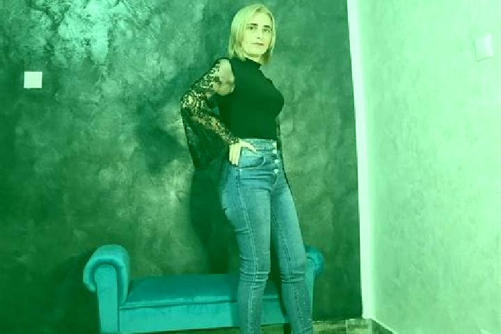 Emma, 20 — Escort in Secas, Romania