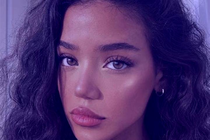 Emma, 21, a black brown-eyed caucasian companion based in Ferreruela. Offering Tantra, 69, CIM. Available for incall and outcall, day and evening dates.