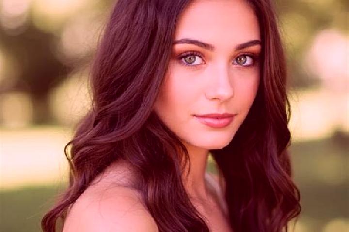 Emma, 21, a black hazel-eyed mediterranean companion based in Ellettsville. Offering A-Level, OWO, GFE, Dinner Date. Available for incall and outcall, day an...