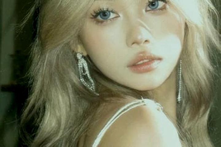 Emma, 21, a blonde blue-eyed asian companion based in Posta. Offering Striptease, Travel Companion, A-Level. Available for incall and outcall, overnight book...