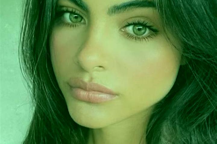 Emma, 21, a brunette hazel-eyed latina companion based in Santa Margarida. Offering Tantra, Deep French Kissing, Dinner Date, Domination. Available for incal...
