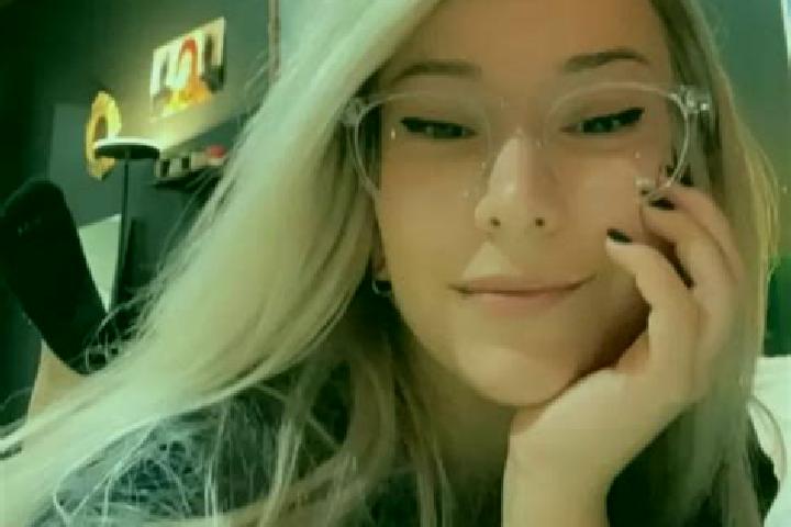 Emma, 21, a platinum blonde amber-eyed latina companion based in El Hoyo. Offering Overnight, Travel Companion, Couples, Domination, GFE. Available for incal...