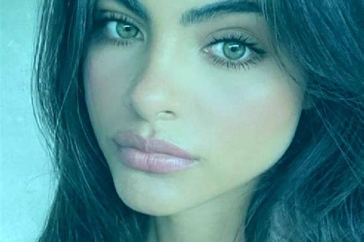 Emma, 21, a red green-eyed indian companion based in Inhassoro. Offering Couples, GFE, Massage. Available for incall and outcall, day and evening dates.