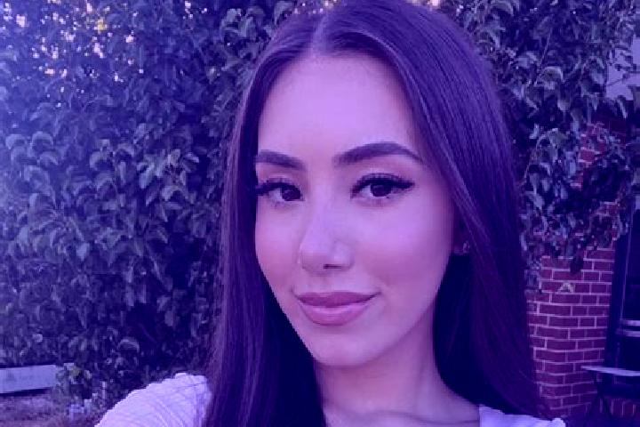 Emma, 21 — Escort in Malak, Australia