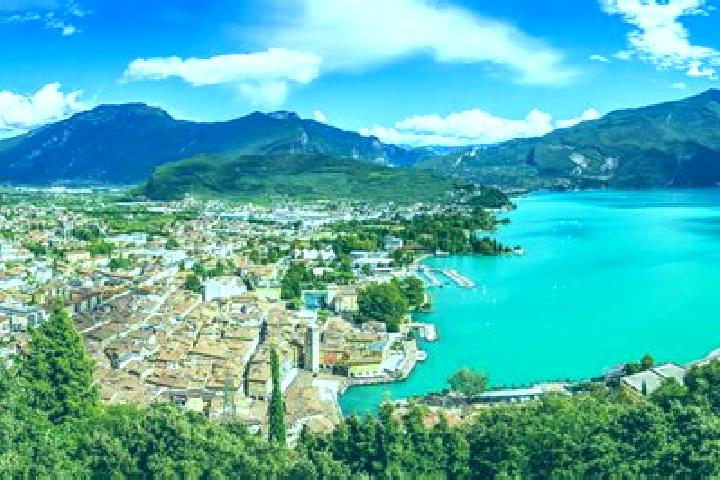 Emma, 21 — Escort in Riva di Solto, Italy