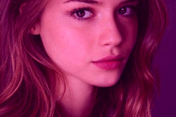 Emma, 22, a auburn hazel-eyed mixed companion based in Valburga. Offering CIM, Fetish, 69. Available for incall and outcall, day and evening dates.